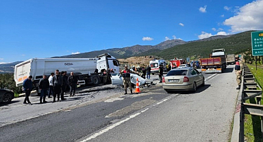 Gaziantep'teki kazada TIR ile otomobil çarpıştı: 2 ölü ve 2 yaralı