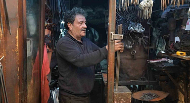 Gaziantep'te piknikçiler için kebaplık şiş üretimi