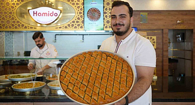 Gaziantep'teki baklavacılarda bayram hareketliliği
