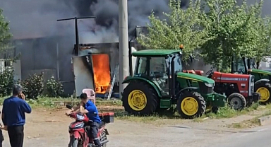 Nurdağı'nda konteyner yangını korkuya yol açtı
