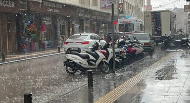 Kilis'te ani bastıran sağanak yağış hazırlıksız yakaladı