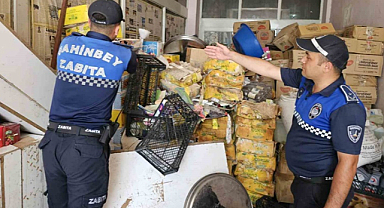 Gaziantep'te bozulmuş şekerleme ve kuruyemiş ele geçirildi