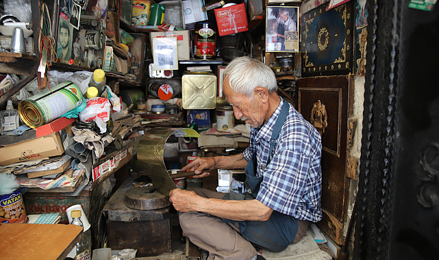 84 yaşındaki adam gençlere taş çıkartıyor