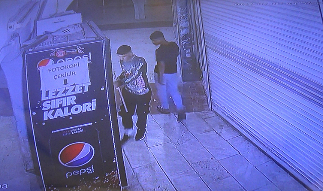 Hırsızların rahat tavırları bu kadarda olmaz dedirtti
