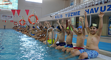 Kilis'te sıcaktan bunalanlar havuzlara akın etti