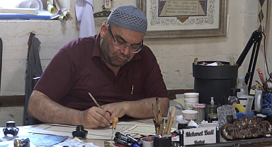  Kur'an-ı Kerim aşkını eserlerine yansıtıyor