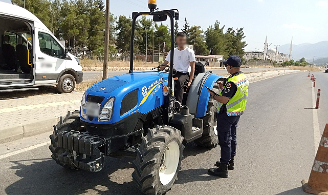 Traktör sürücülerine Jandarmadan özel denetim