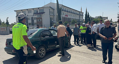 Kilis'te otomobille motosikletin çarpıştığı kazada 2 kişi yaralandı