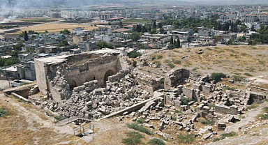 Araban'daki İç Kale Cami neden hâlâ onarılmıyor?