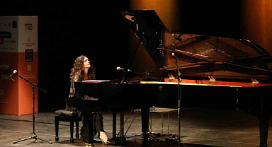 Gaziantep'te Anjelika Akbar'dan muhteşem performans