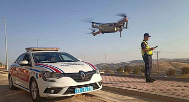 Gaziantep'te jandarma ekipleri denetimlerde drone kullanıyor