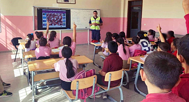 Gaziantep'te jandarma ekiplerinden öğrencilere trafik eğitimi