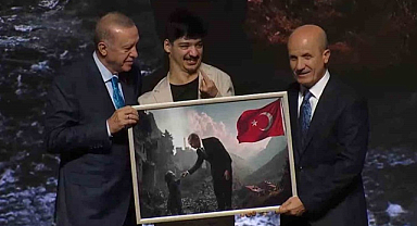 HKÜ öğrencisinden Cumhurbaşkanı Erdoğan tablosu