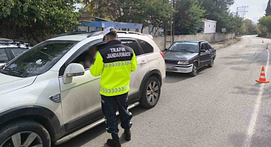 Gaziantep'te jandarmanın trafik denetimlerinde sürücülere ceza