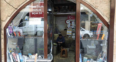 Yıllara meydan okuyan Gaziantepli bıçak ustası