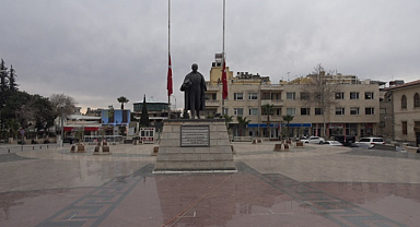 Kilis'te de milli yas nedeniyle bayraklar yarıya çekildi